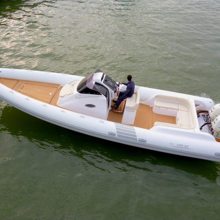 NAUTICA LED - 33′ (10.60m x 3.50m)