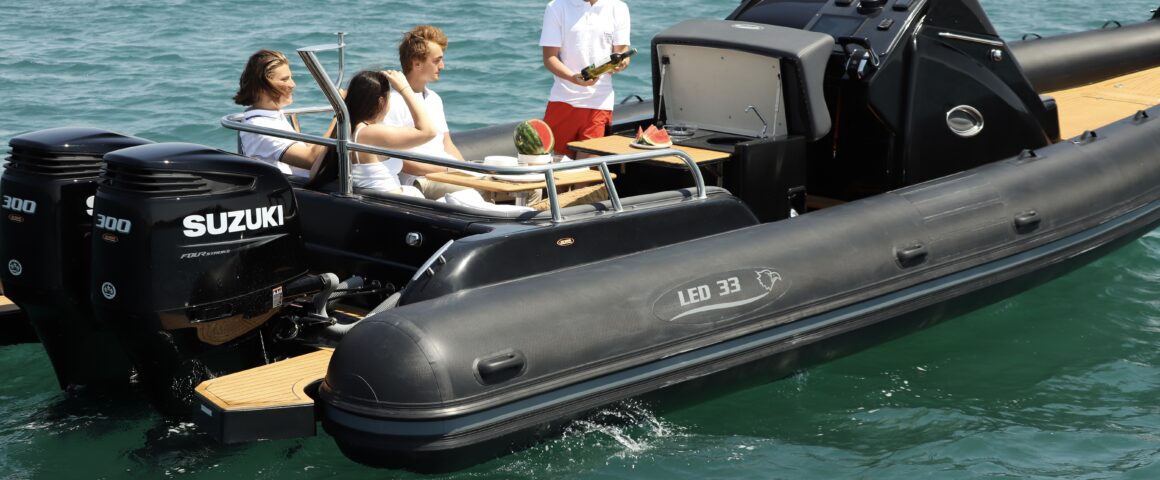 NAUTICA LED - A VENDRE – 33′ (10.60m x 3.50m)
