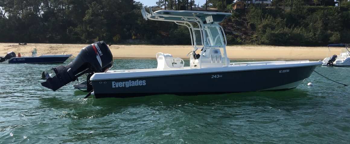 Autres bateaux - A VENDRE – EVERGLADES 243cc